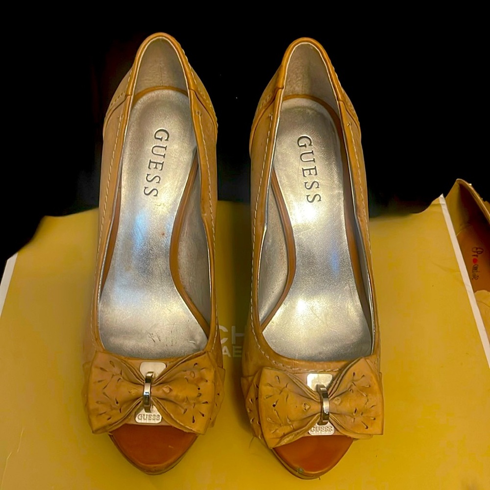 Guess heels size 6M